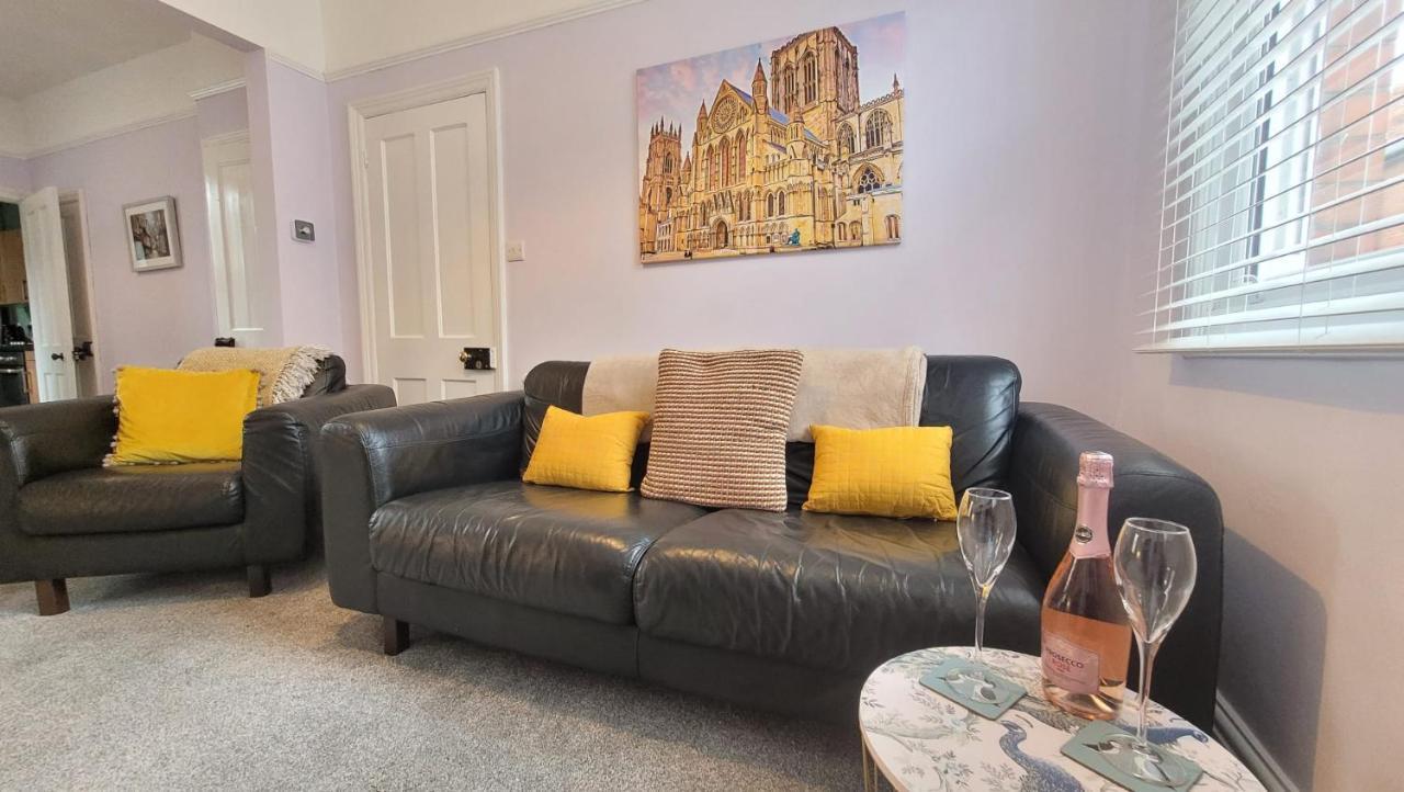 Hartoft St - 2 Bed Near River York Exteriör bild